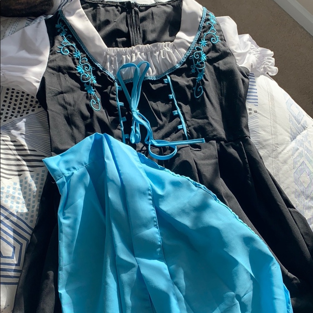 New German “beer maid” style dress